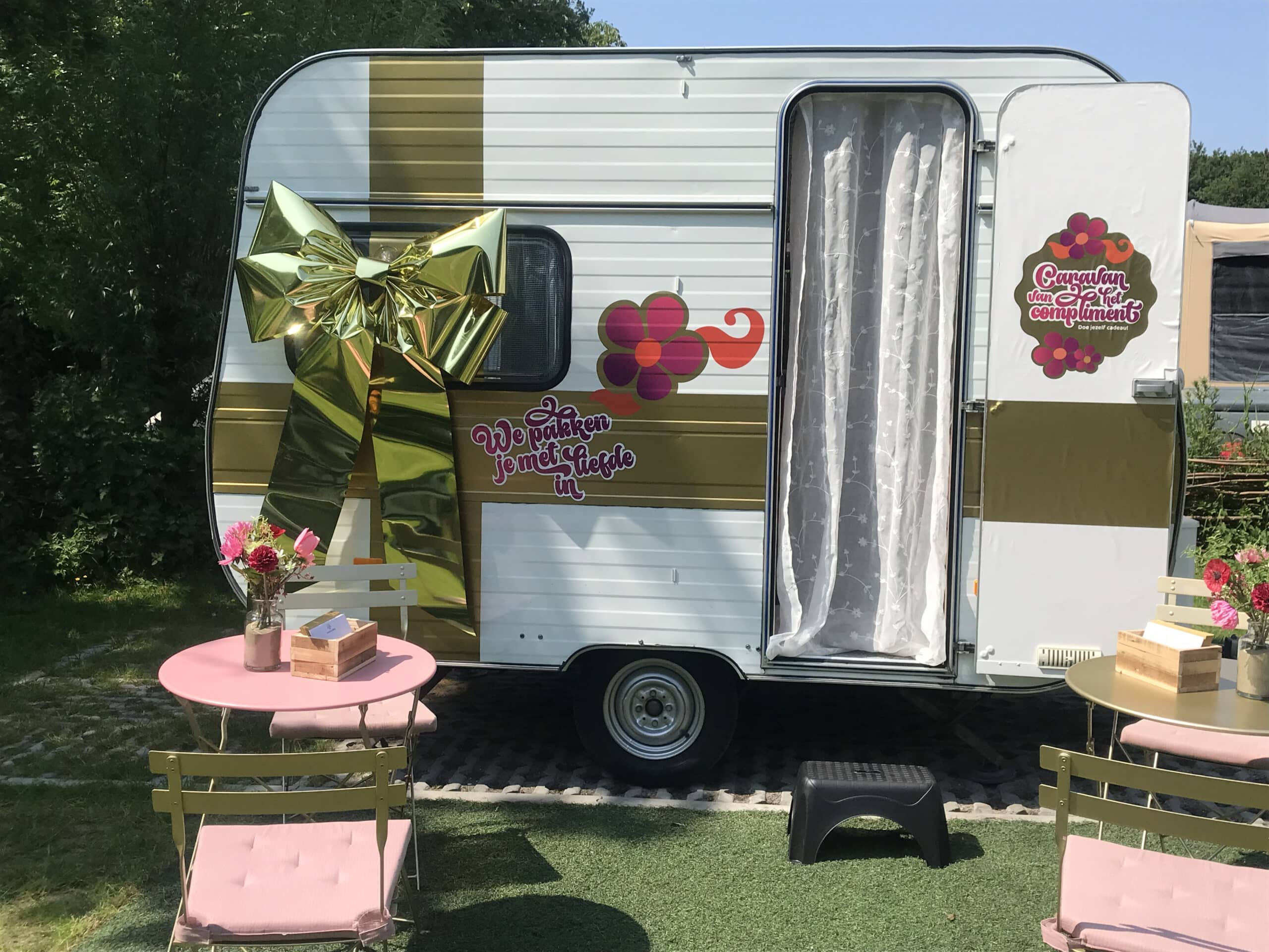caravan van het compliment