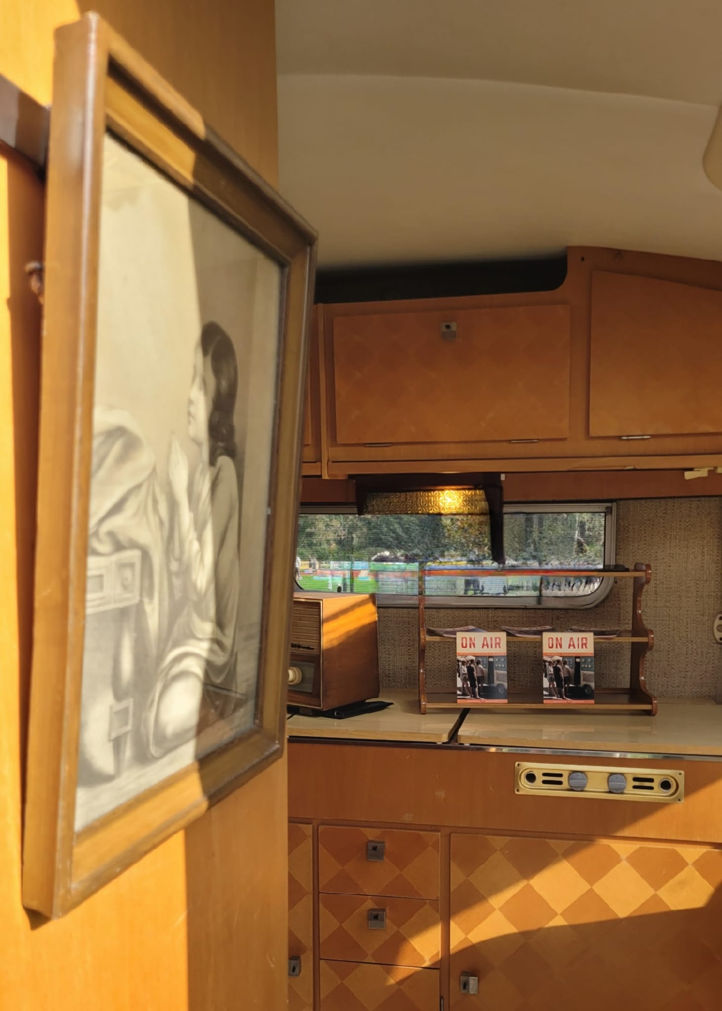 Vintage waarzegcaravan Radio Fortuna